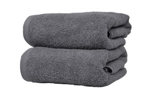 szary ręcznik łazienkowy