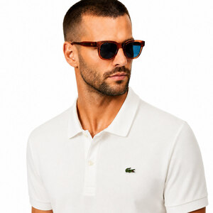 Lacoste polo męskie DH2050-00001 białe na modelu, zbliżenie przodu i logo